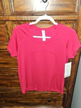 Lululemon Swiftly Tech Short Sleeve 2.0 Race!! New Drop! Sz 12, MSRK!! Beautiful